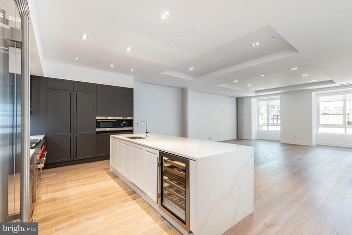 Property Photo: 2108 Walnut Street 10 401 PA 19103