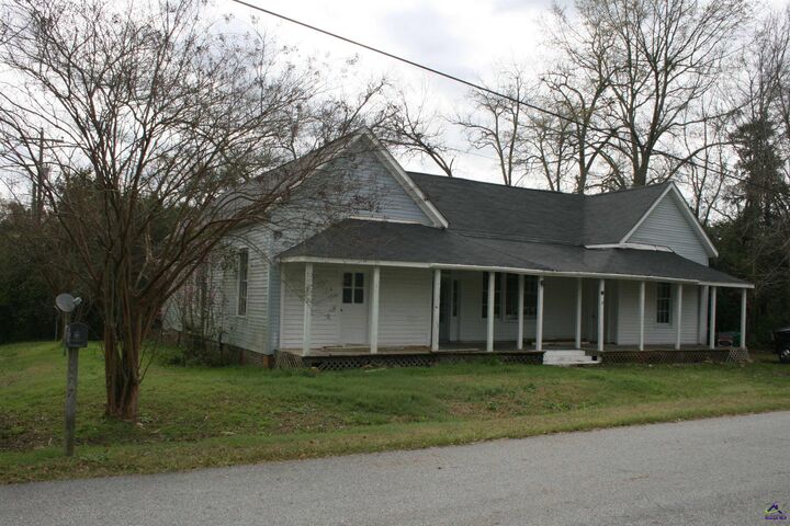 Property Photo:  406 Third Street  GA 31025 