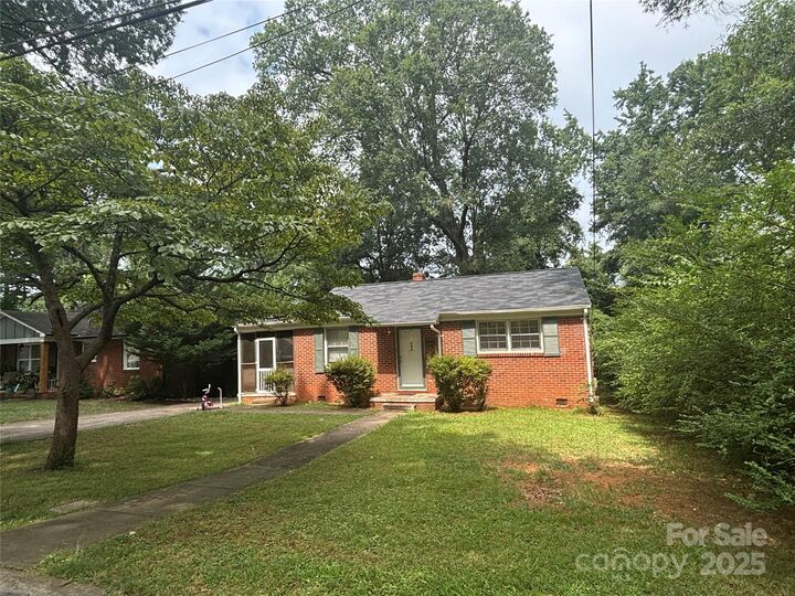 Property Photo: 345 Fannie Circle NC 28205
