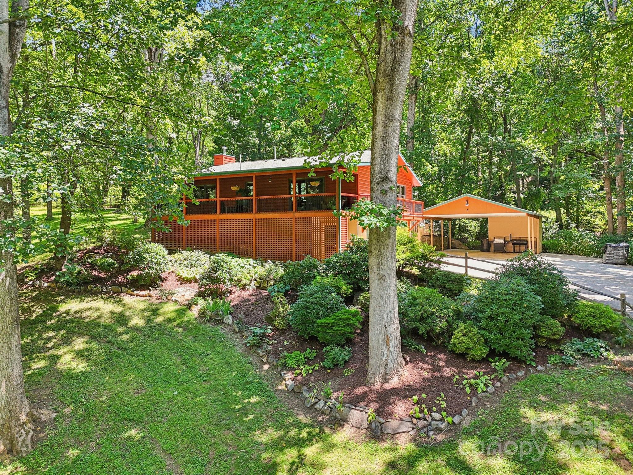 Property Photo: 128 Chancery Lane NC 28786