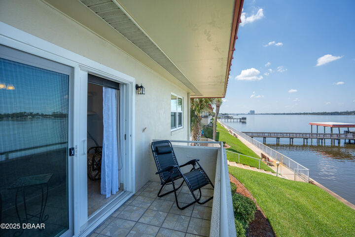 Property Photo: 2901 N Halifax Avenue 205 FL 32118