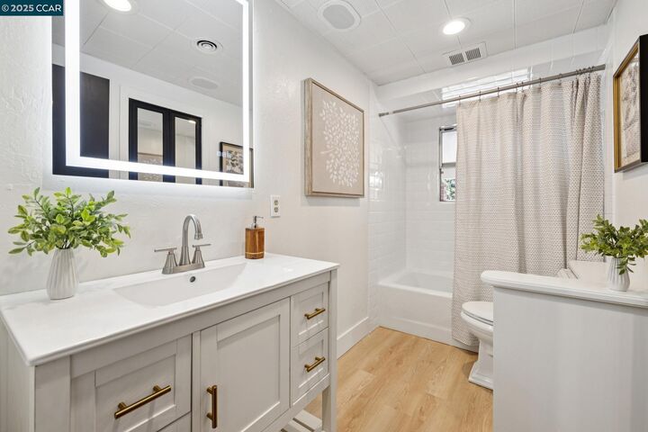Property Photo:  12 La Sonoma Ct  CA 94507 