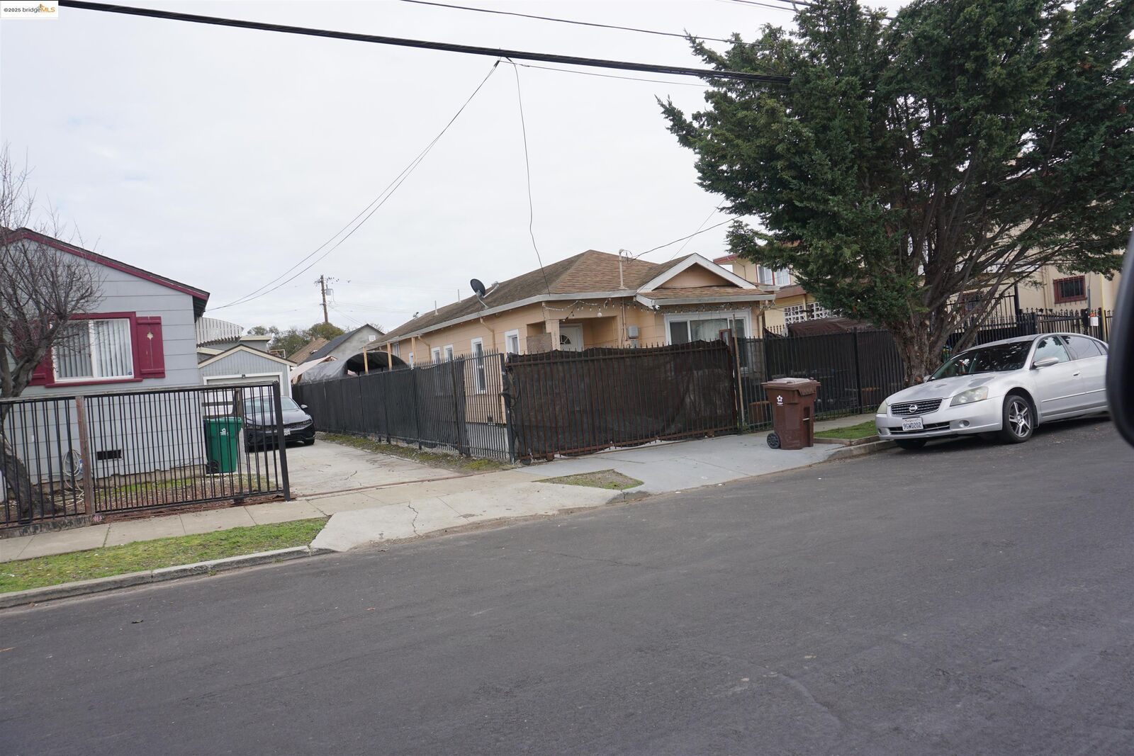 Property Photo:  630 12th St  CA 94801 