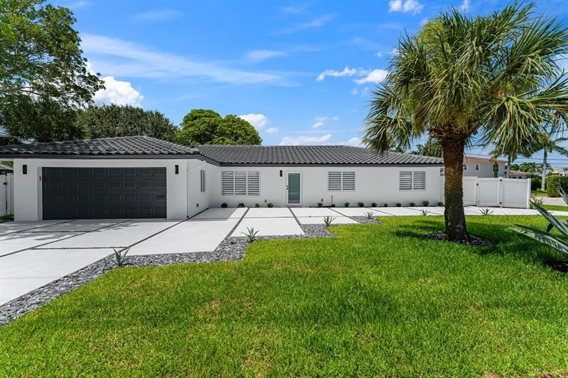 Property Photo: 699 NE 70th St FL 33487