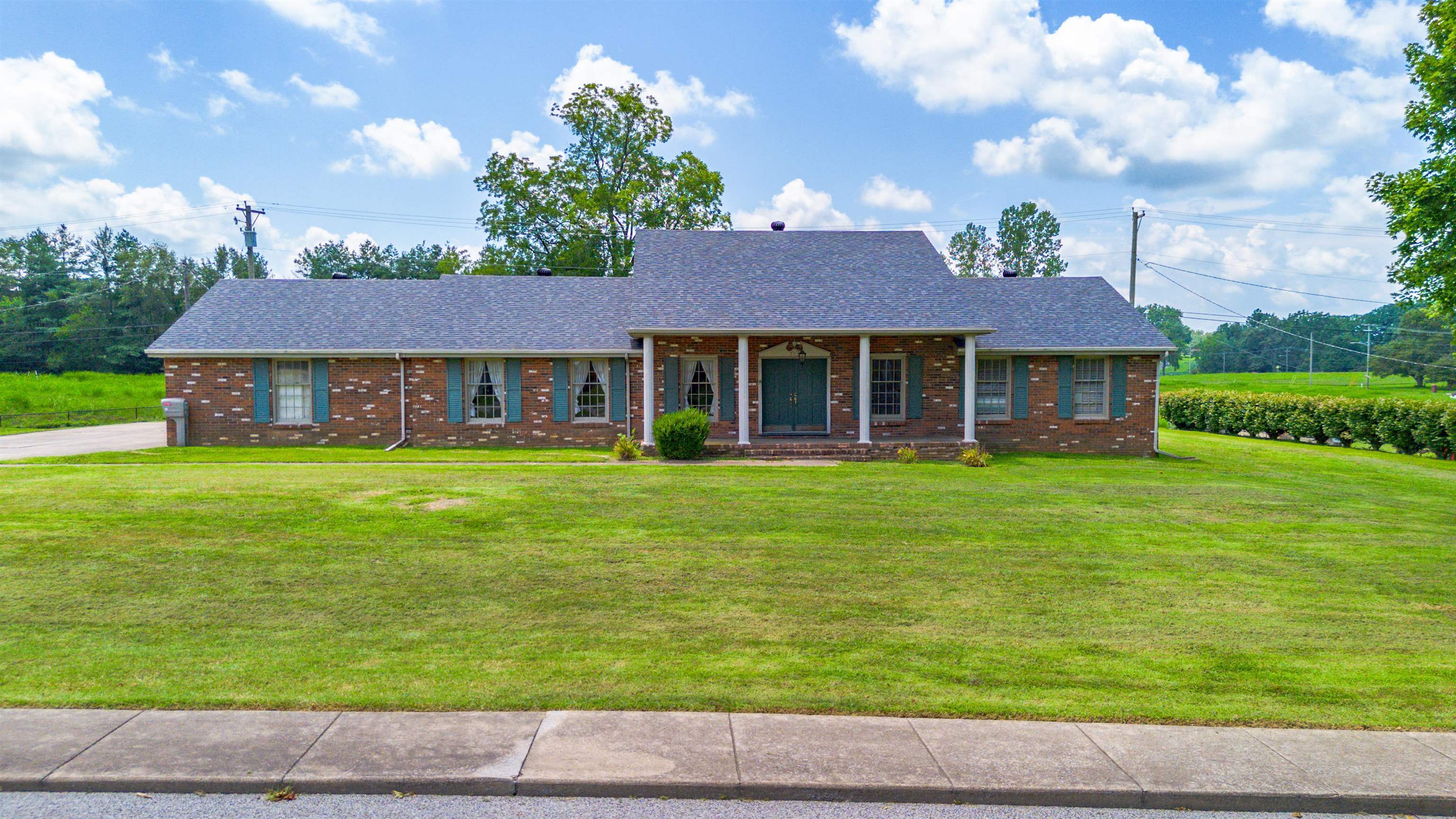 312 E Young Street  Morganfield KY 42437 photo