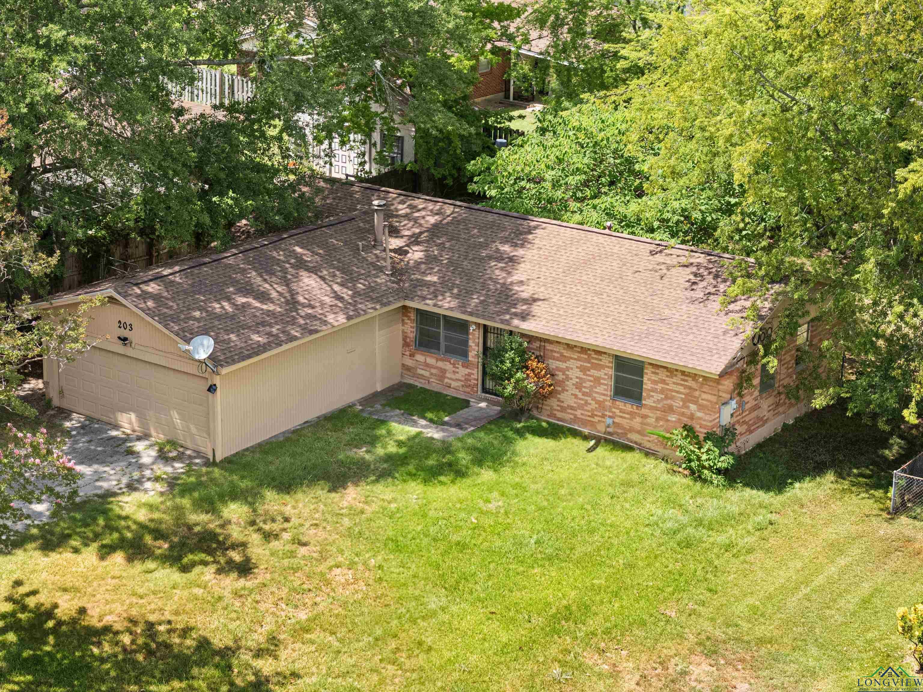 Property Photo:  203 Drake Blvd  TX 75605 