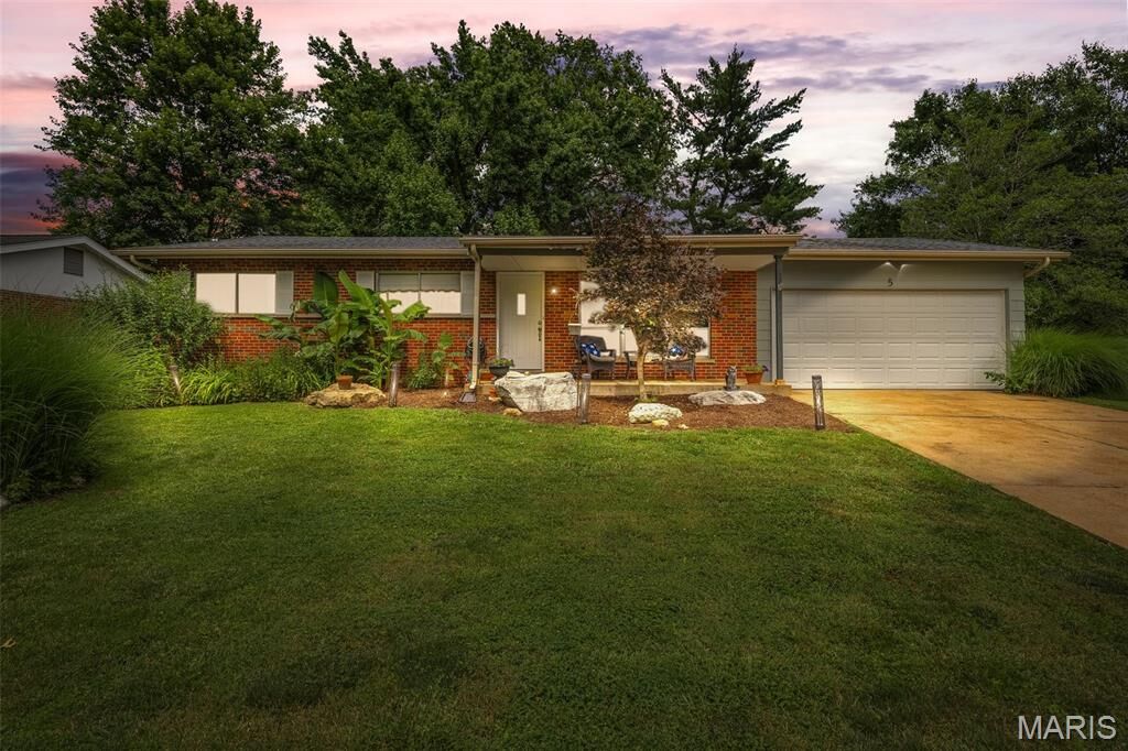 Property Photo: 5 Heathwood Lane MO 63026