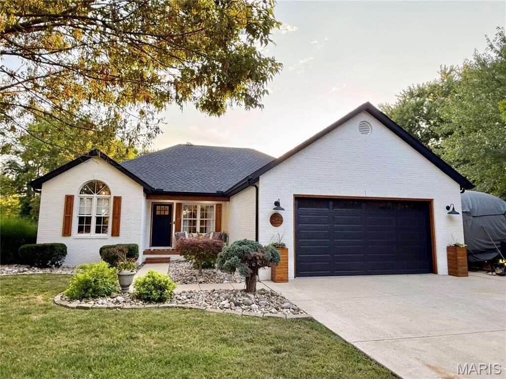 Property Photo:  1374 Biscay Drive  IL 62025 