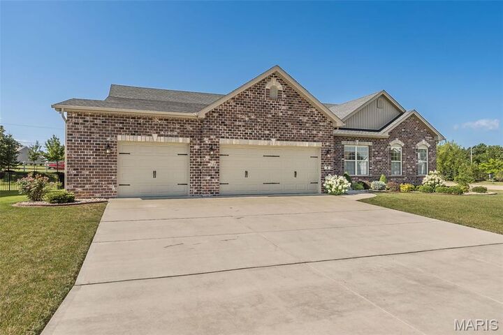 Property Photo: 2 Wyndemere Court MO 63367