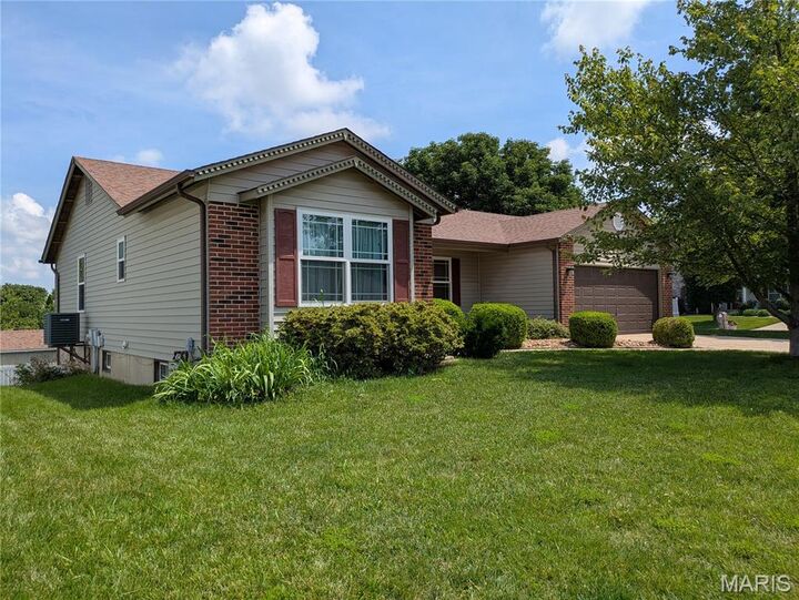 4002 Cambridge Crossing Drive  St Charles MO 63304 photo