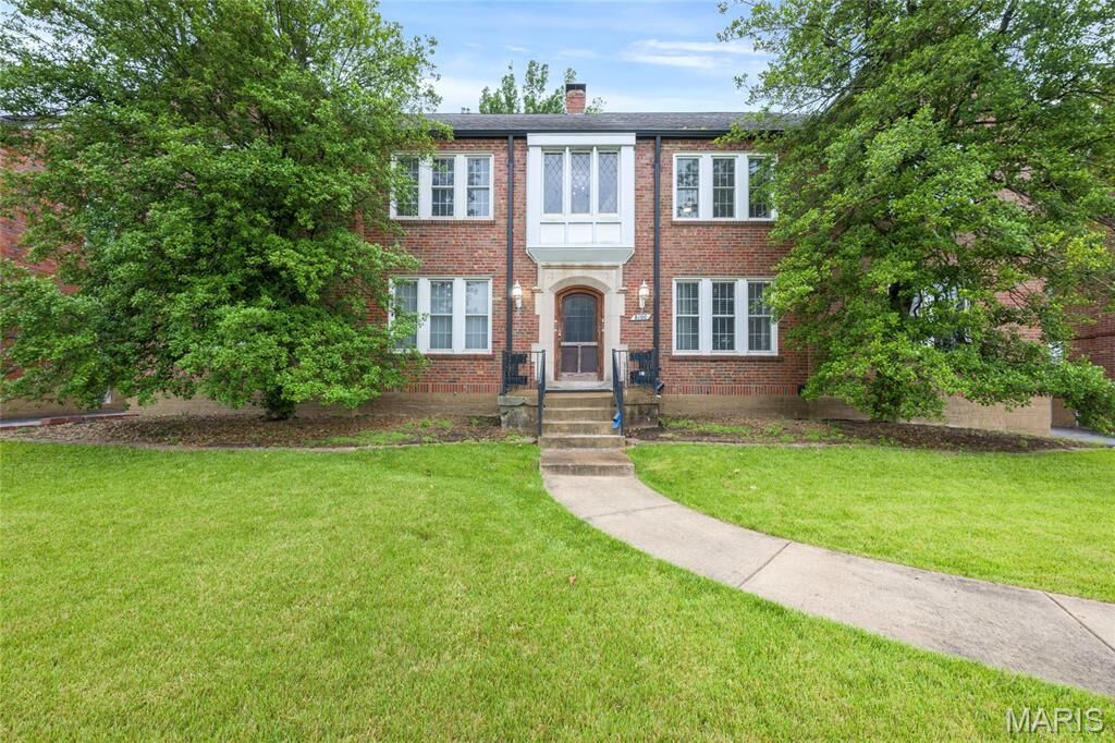 Property Photo: 8100 Delmar Boulevard 1W MO 63130