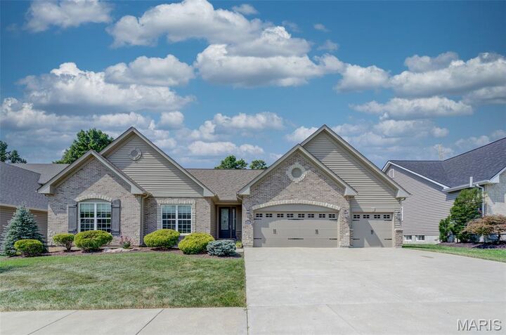 2704 Brook Hill Lane  St Charles MO 63303 photo