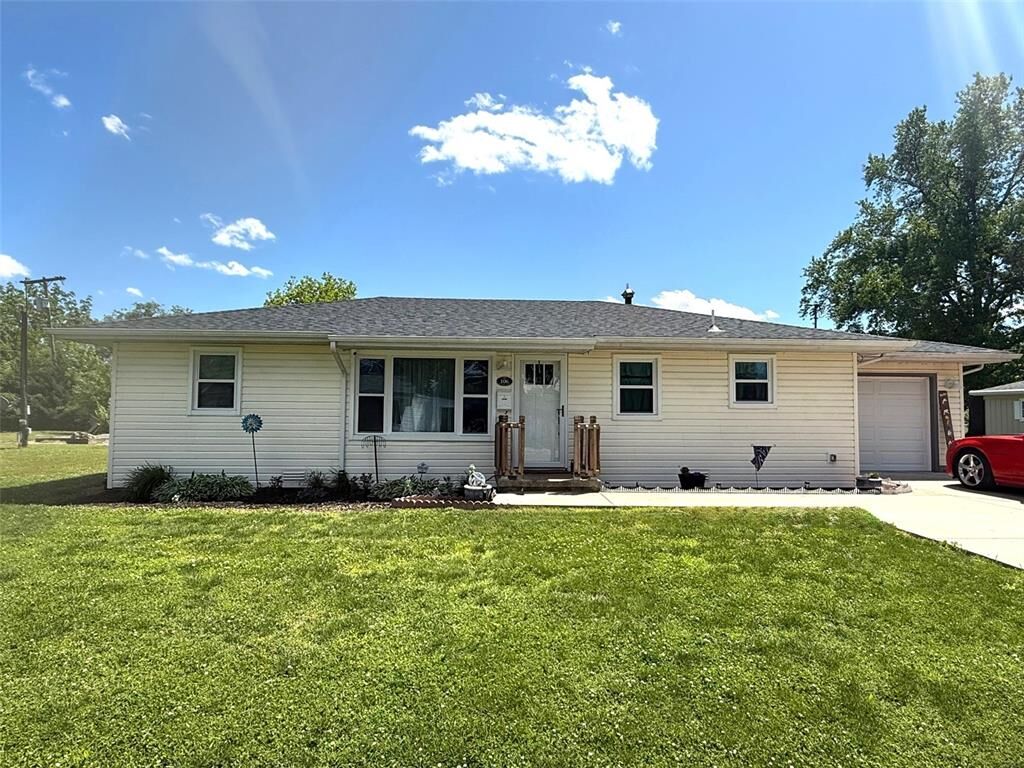 Property Photo:  106 W Iowa Street  IL 62293 