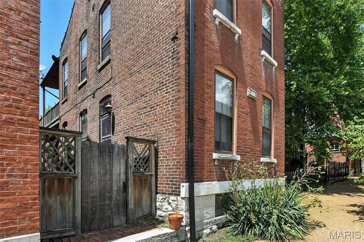 Property Photo:  2209 Menard Street  MO 63104 