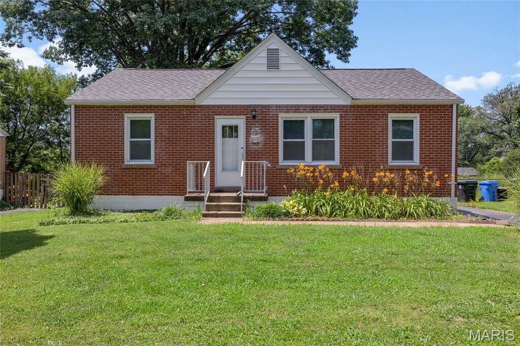 Property Photo: 1485 E Duchesne Drive MO 63031