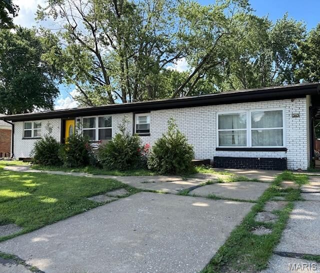 Property Photo:  613 Sunnyhill Drive  IL 62223 