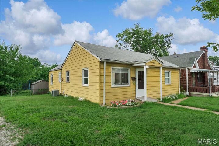 Property Photo: 6815 Parkwood Place MO 63116