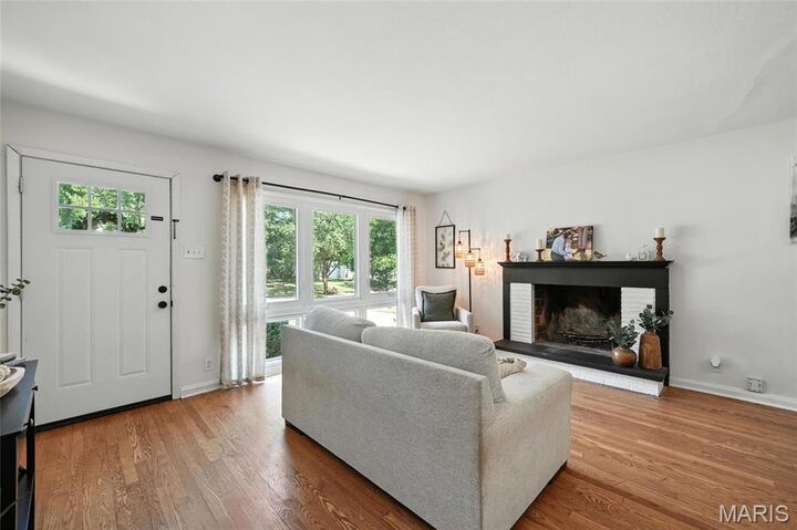 Property Photo: 645 Huntwood Lane MO 63122