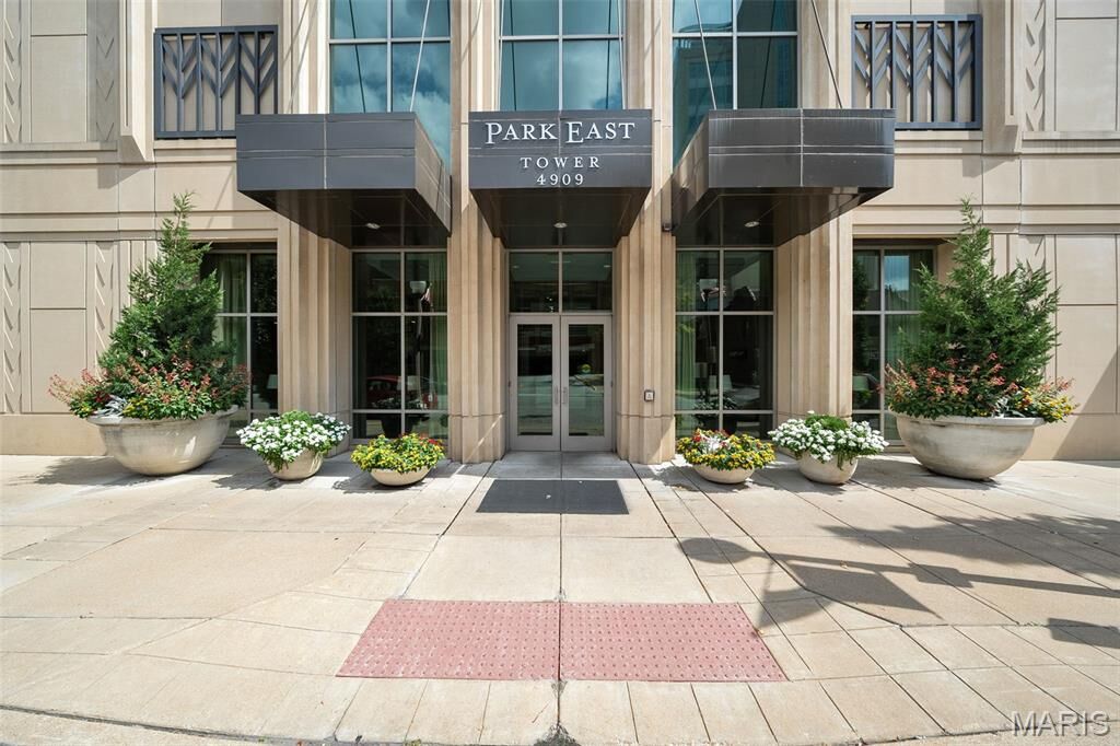 Property Photo:  4909 Laclede Avenue 1202  MO 63108 