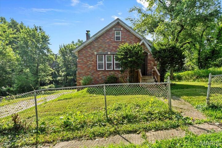 2134 Rosebud Avenue  St Louis MO 63121 photo