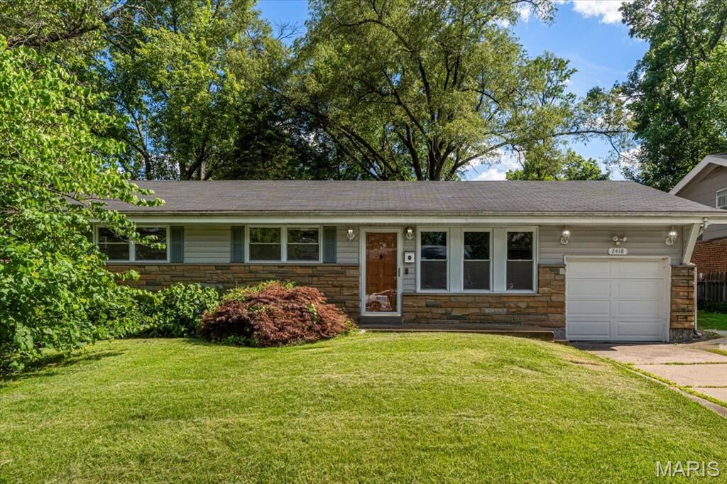 Property Photo: 2418 Castle Drive MO 63136