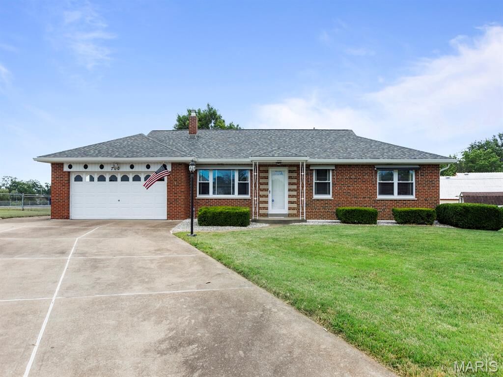 Property Photo: 700 Kaywood Lane MO 63129