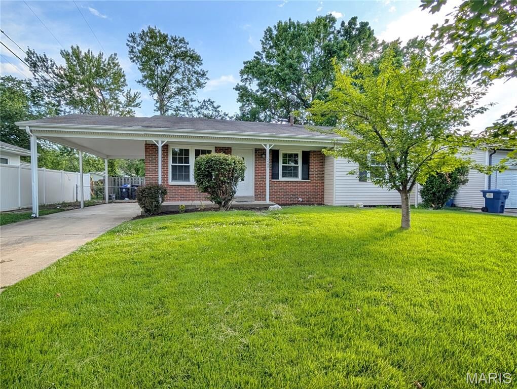 Property Photo:  2480 Teakwood Manor Drive  MO 63031 