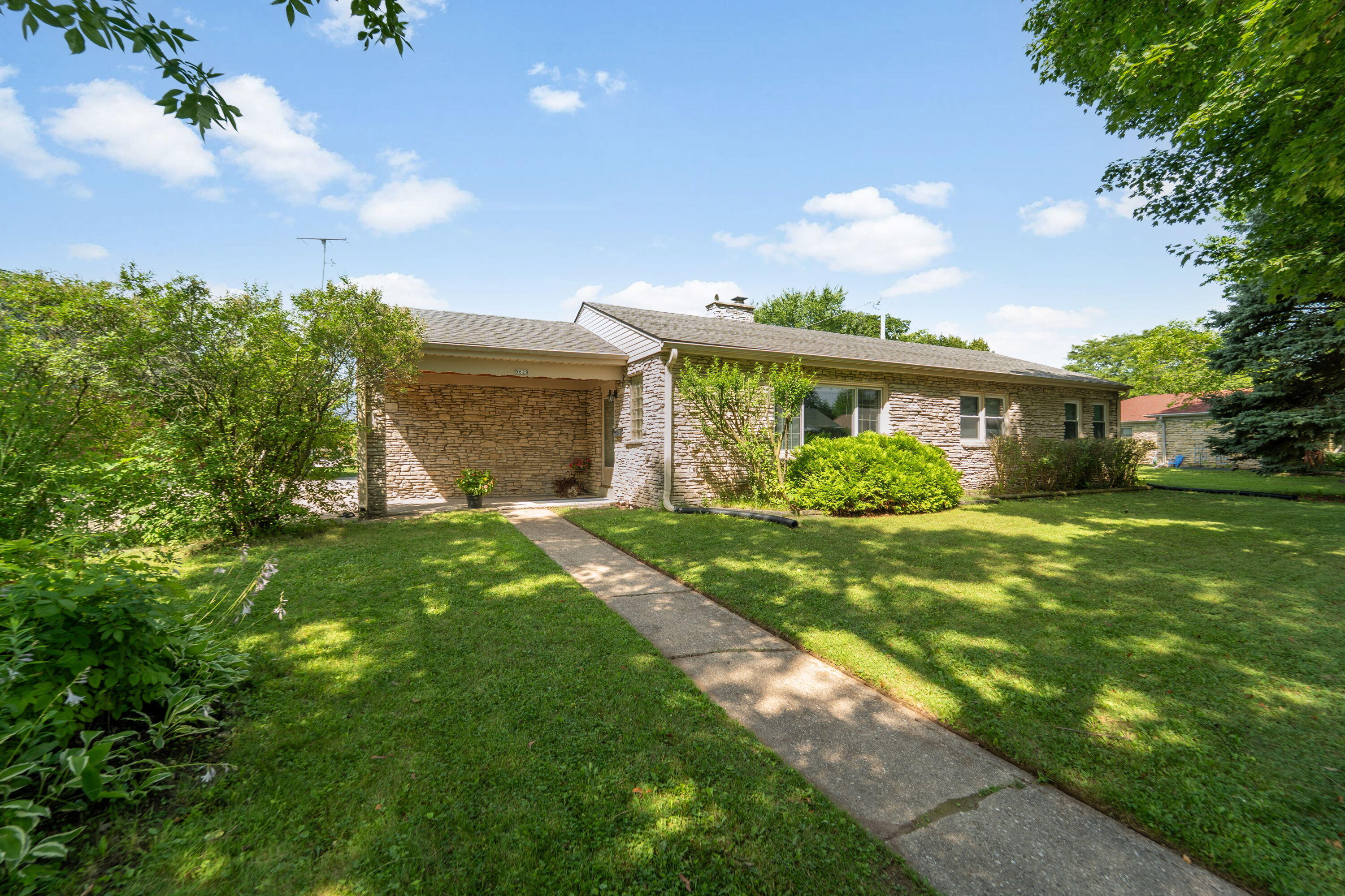 Property Photo: 5629 N Dexter Ave WI 53209