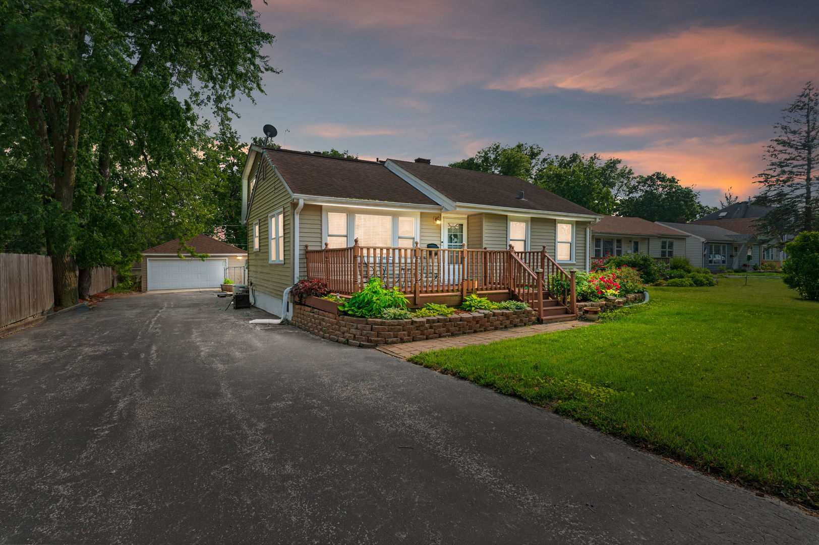 Property Photo: 219 W Crystal Avenue IL 60148