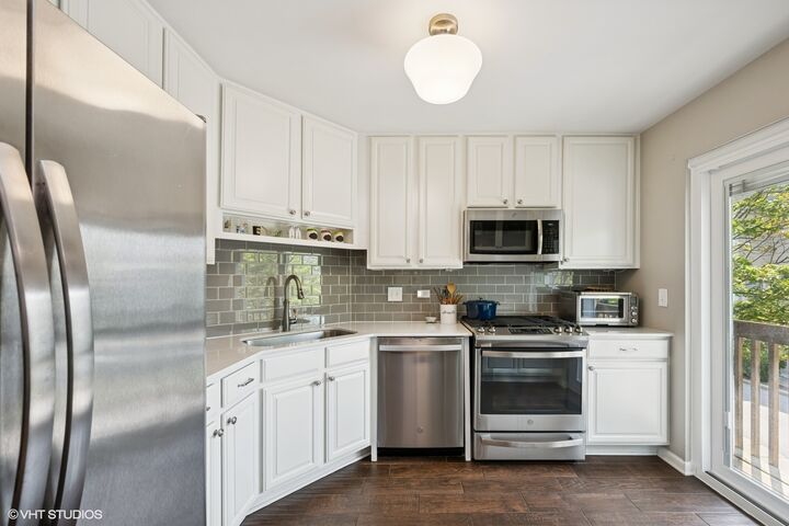 Property Photo: 204 E Parallel Street IL 60067