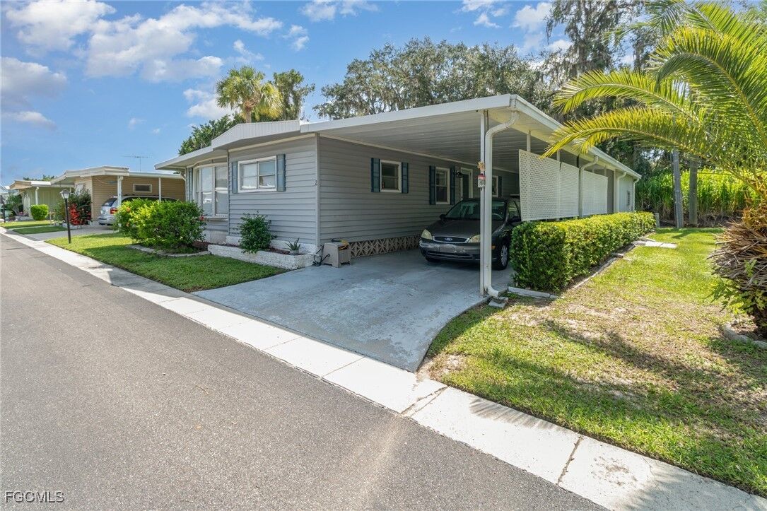 Property Photo: 2 Ashe Street FL 33920