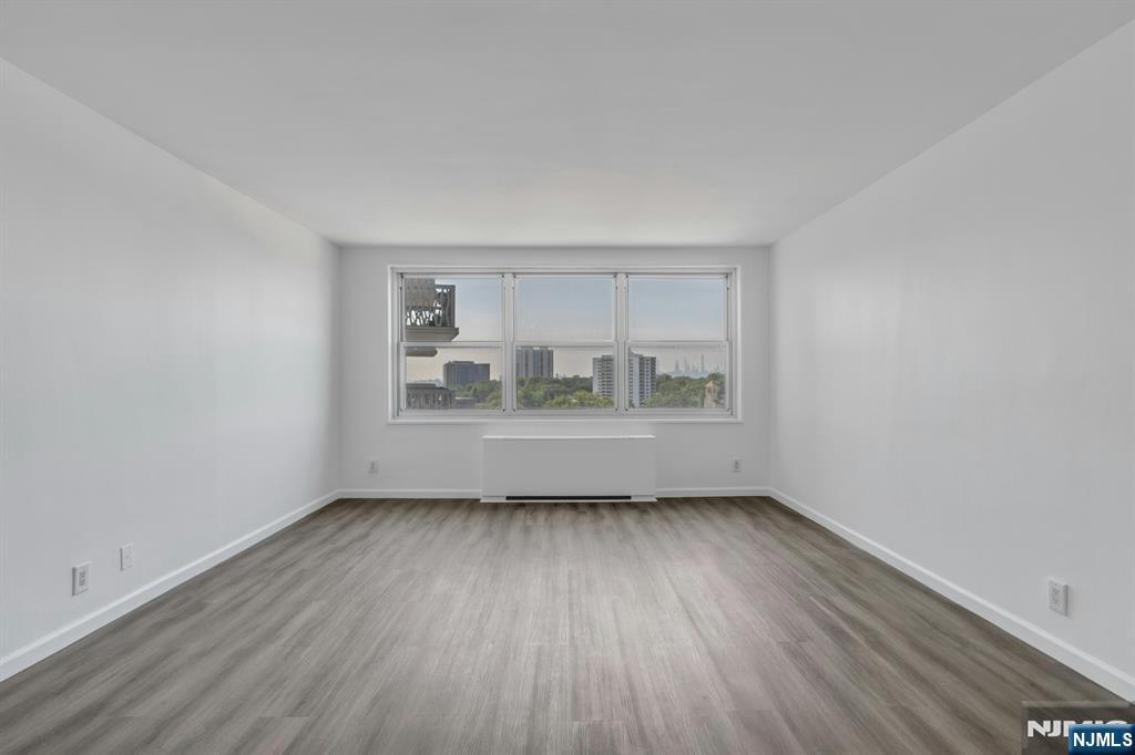 Property Photo:  2000 Linwood Avenue 9N  NJ 07024 