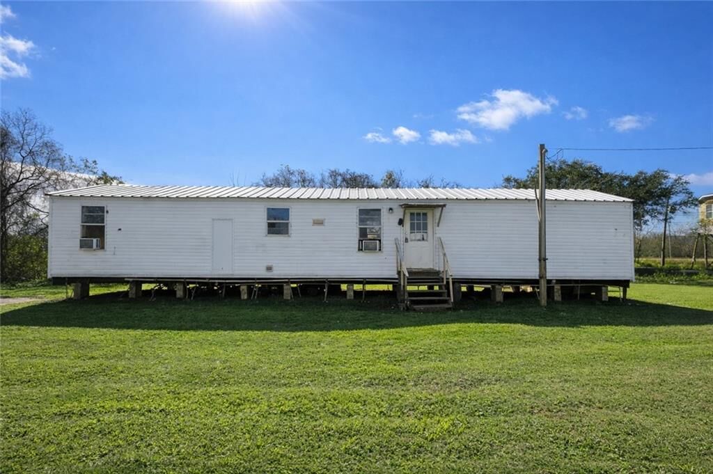 Property Photo:  122 Stephen Ballay Lane  LA 70083 
