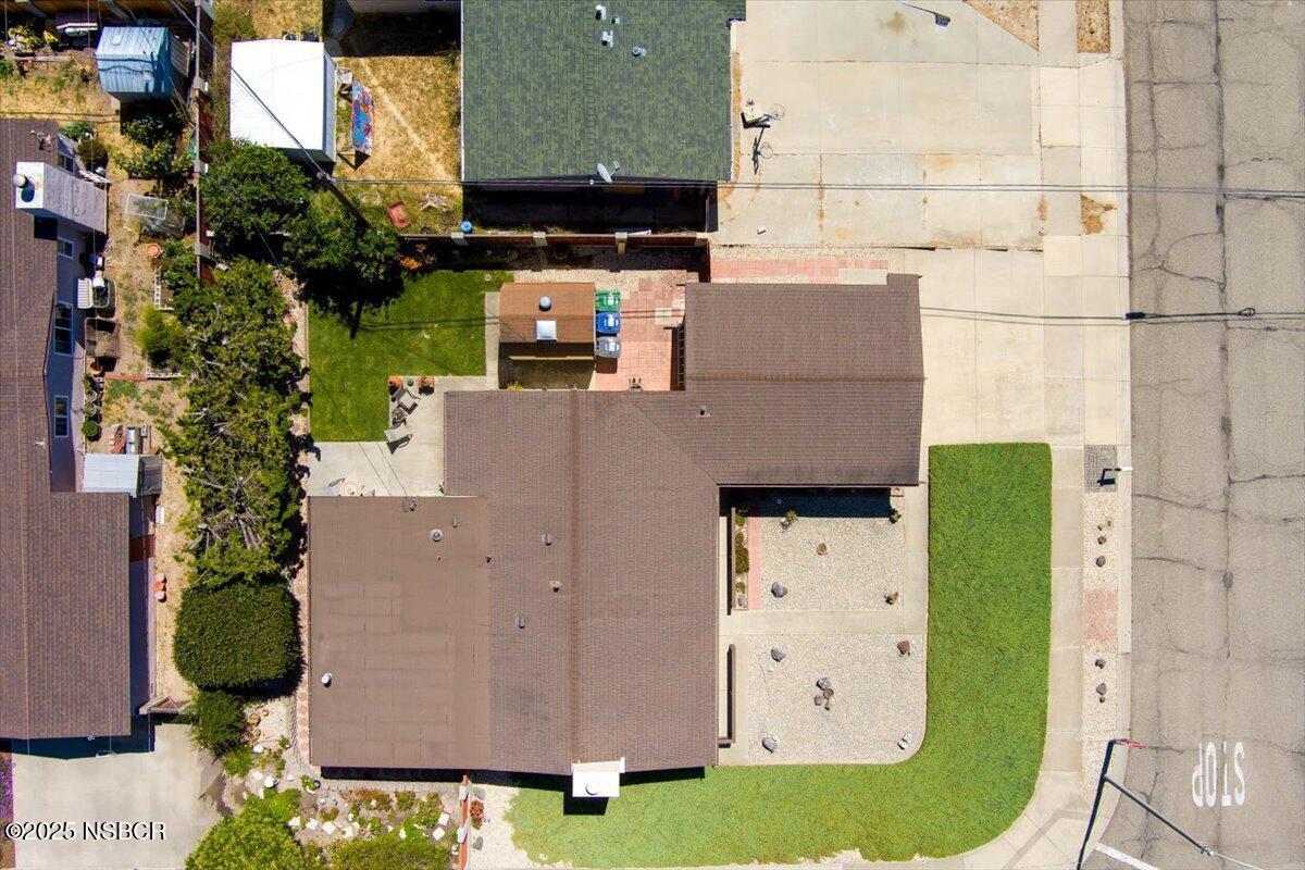 Property Photo: 1409 Calle Pasado CA 93436