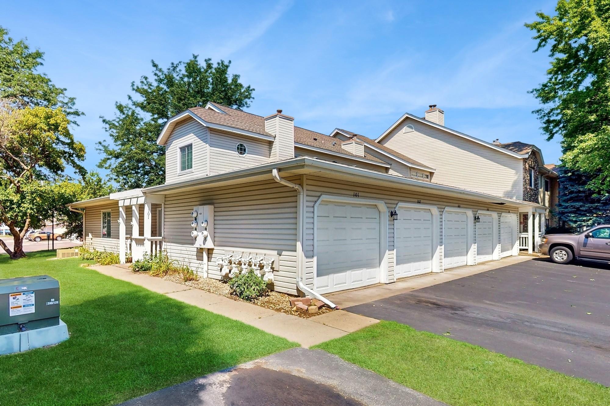 Property Photo:  4130 3rd Street NE 101  MN 55421 