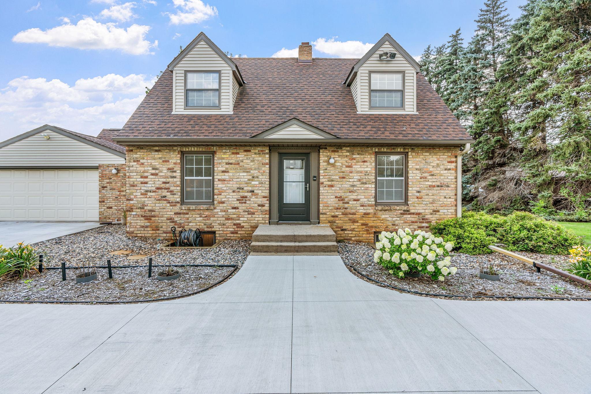 Property Photo: 1850 Stagecoach Road MN 55379