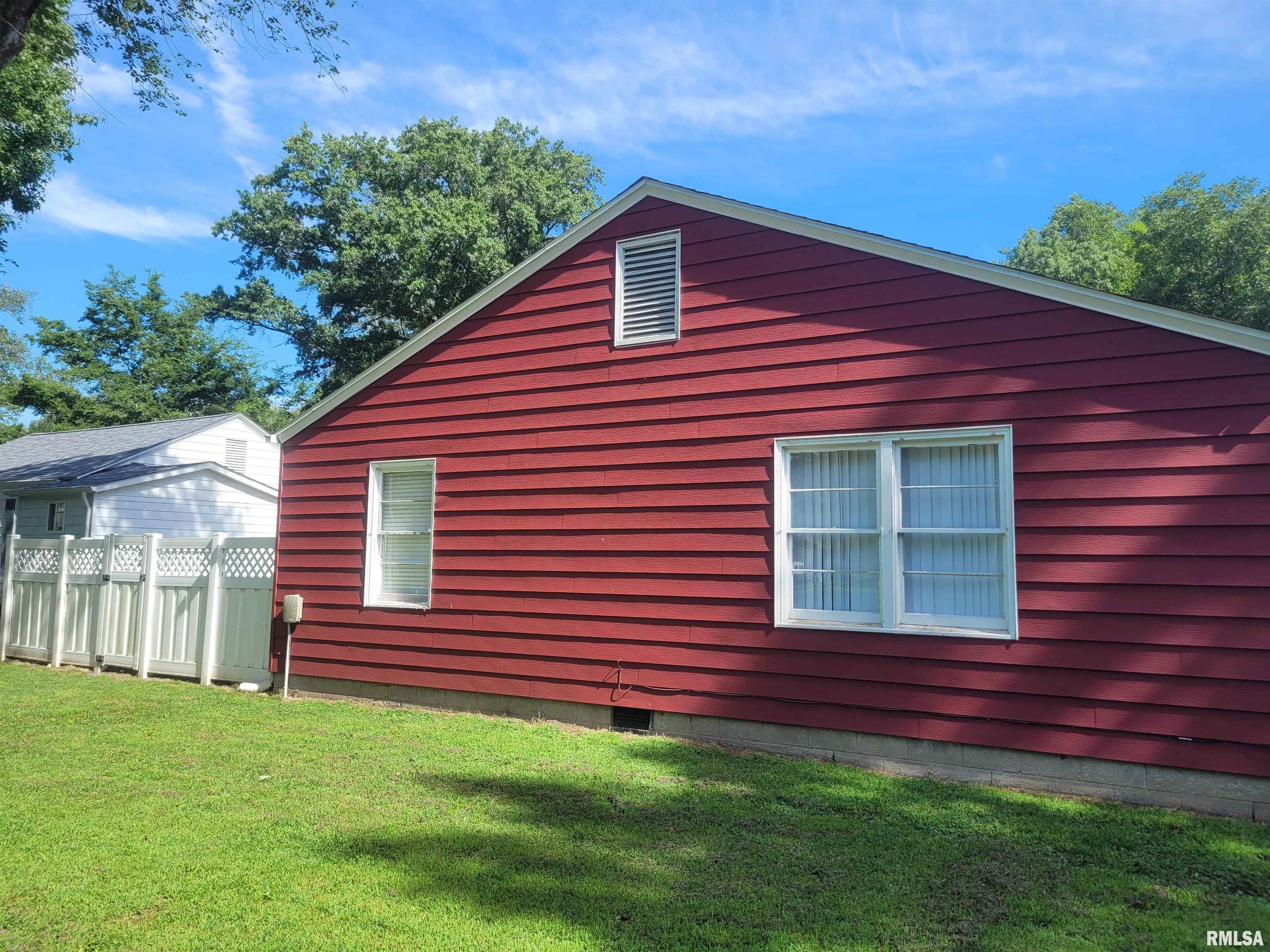 Property Photo:  219 S Pope Street  IL 62812 