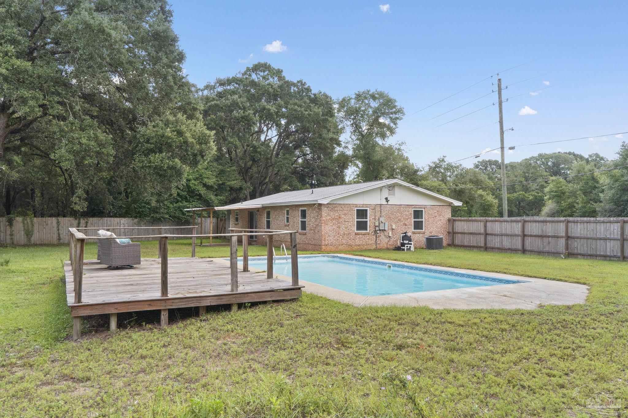 Property Photo:  5600 Mulat Rd  FL 32583 