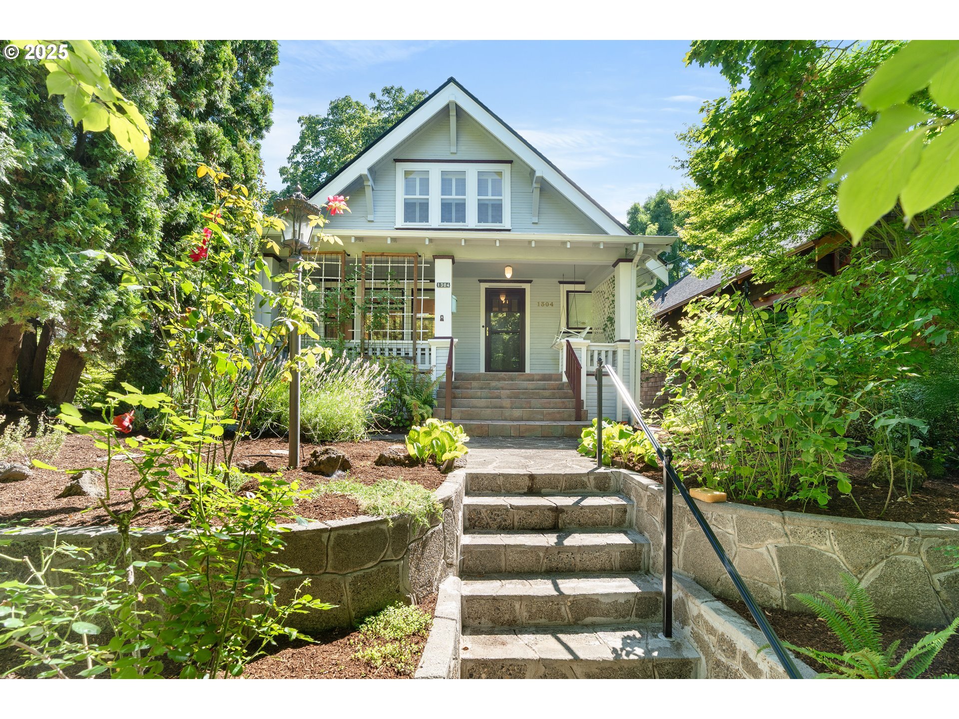1304 SE 51st Ave  Portland OR 97215 photo
