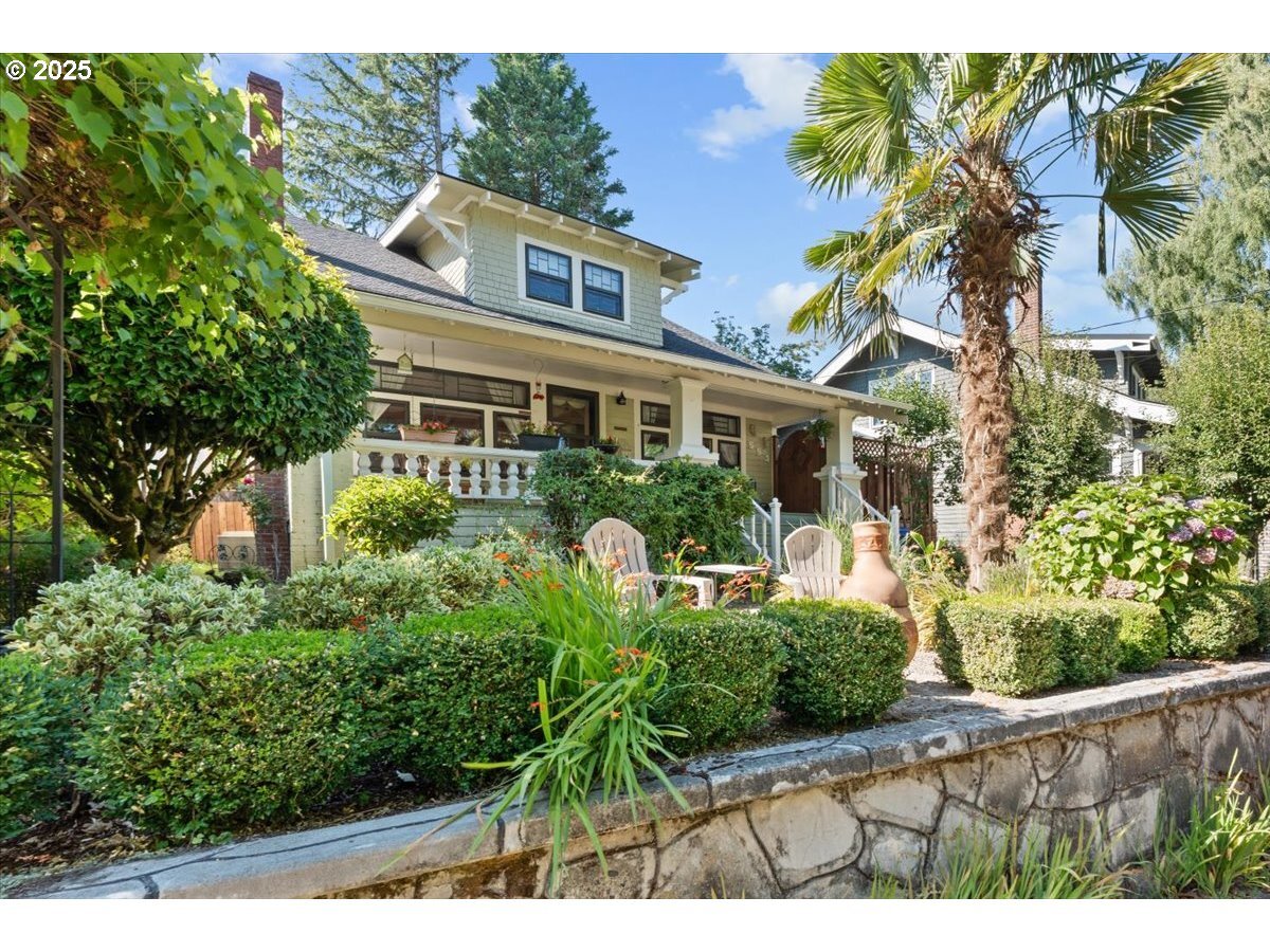 Property Photo: 553 NE 43rd Ave OR 97213