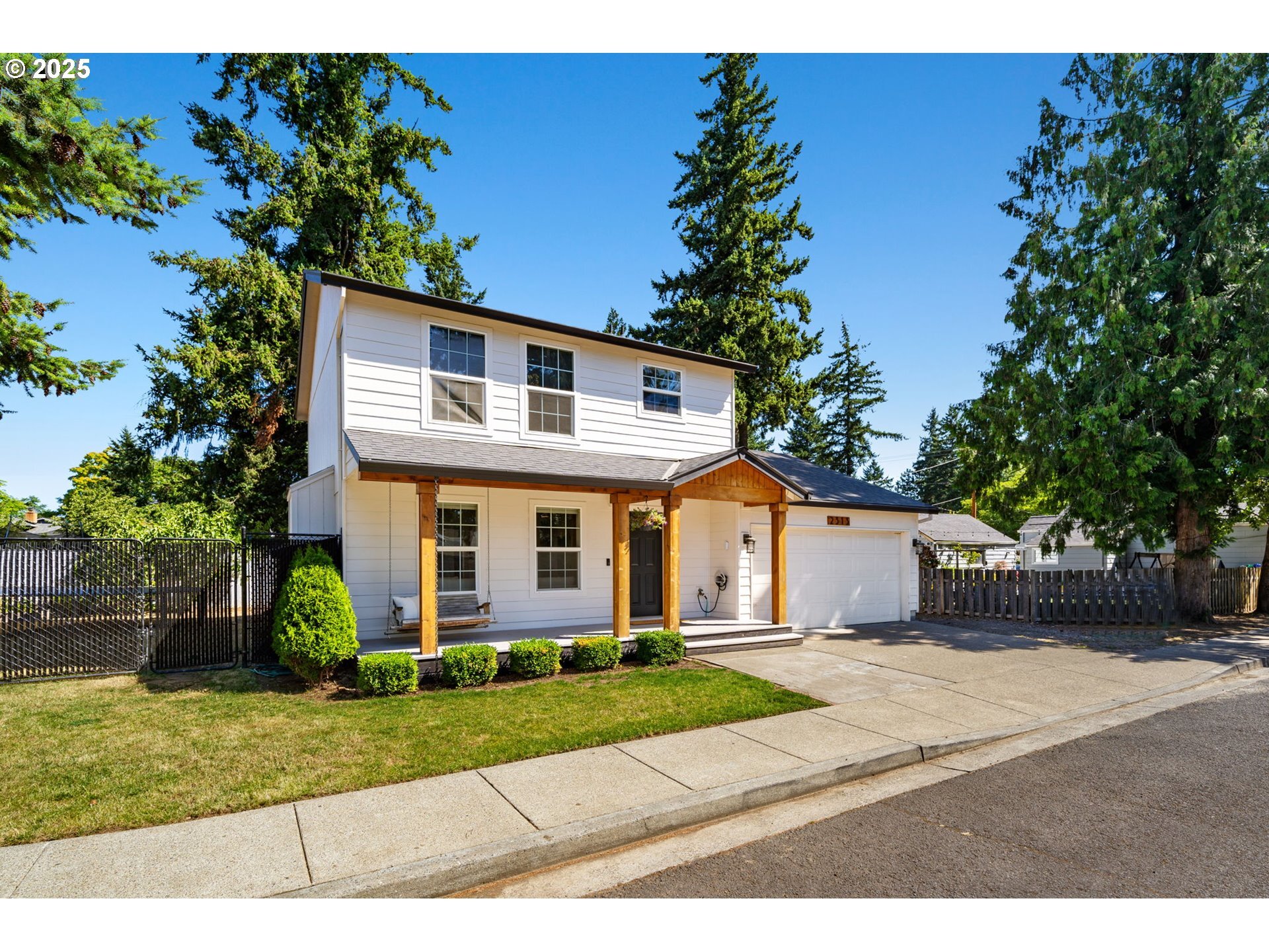 Property Photo: 2313 SE 139th Ave OR 97233