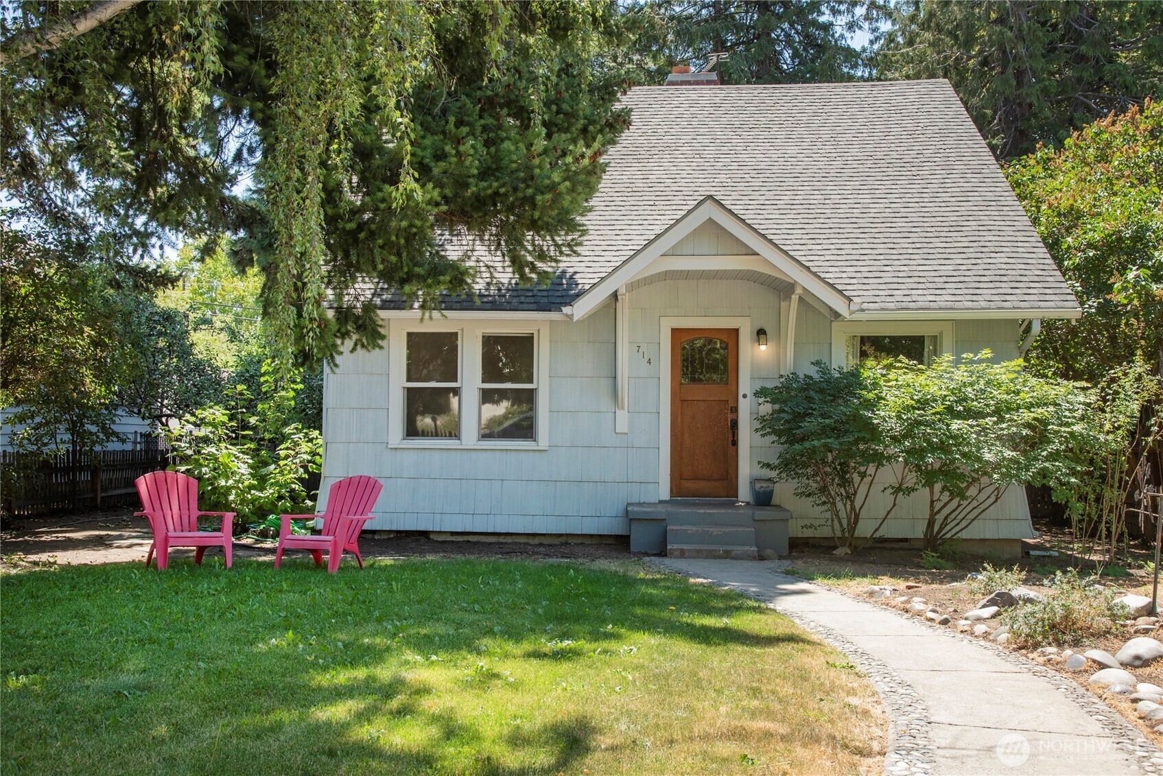 Property Photo: 714 E 2nd Avenue WA 98926