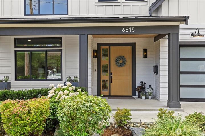 Property Photo: 6815 43rd Avenue NE WA 98115