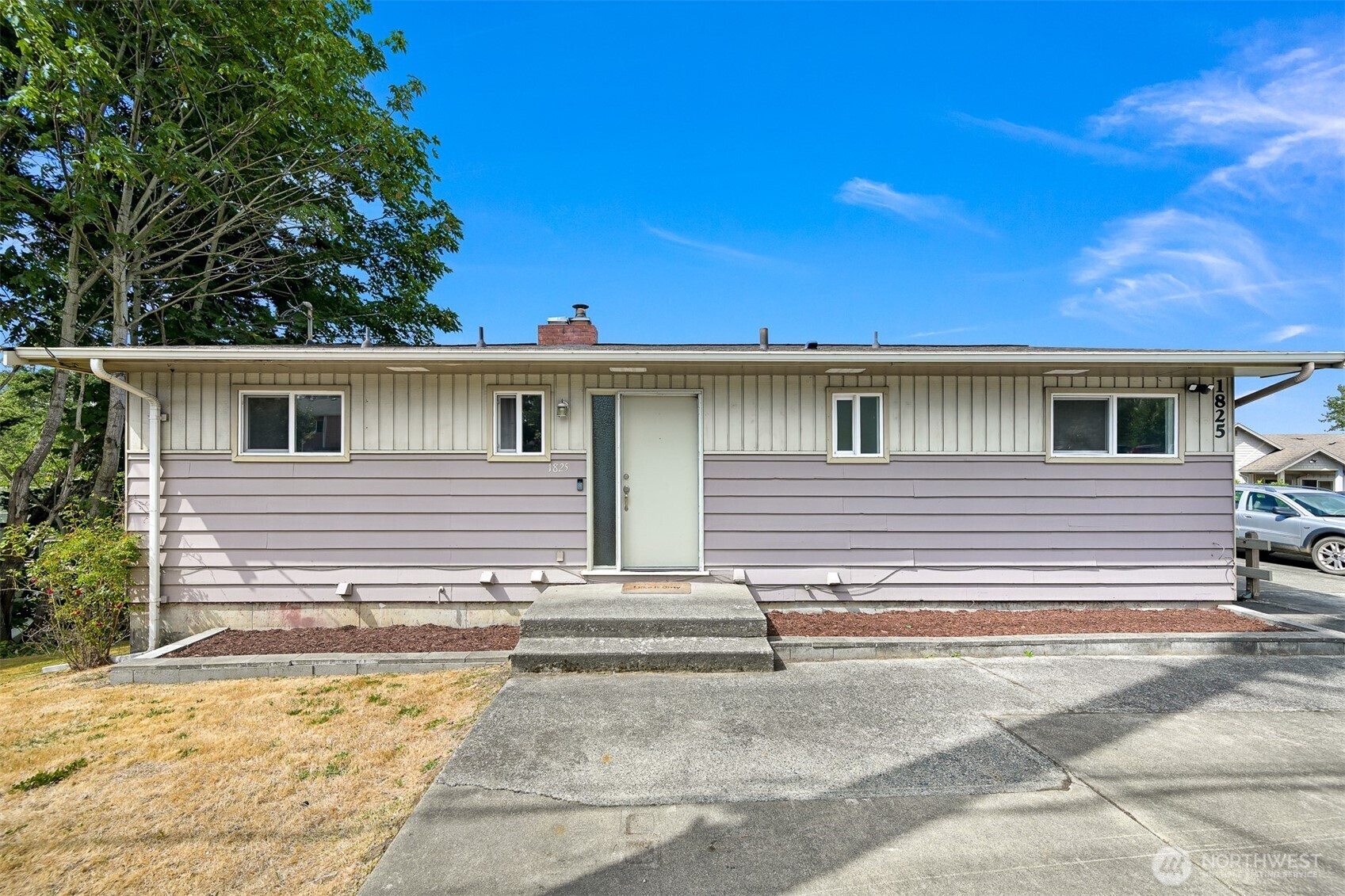 Property Photo:  1825 E Sunset Drive  WA 98226 