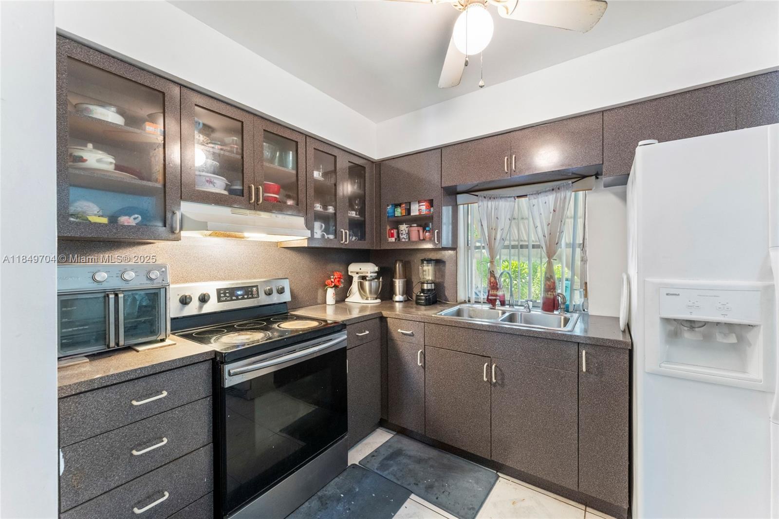 Property Photo: 17140 NW Miami Ct FL 33169