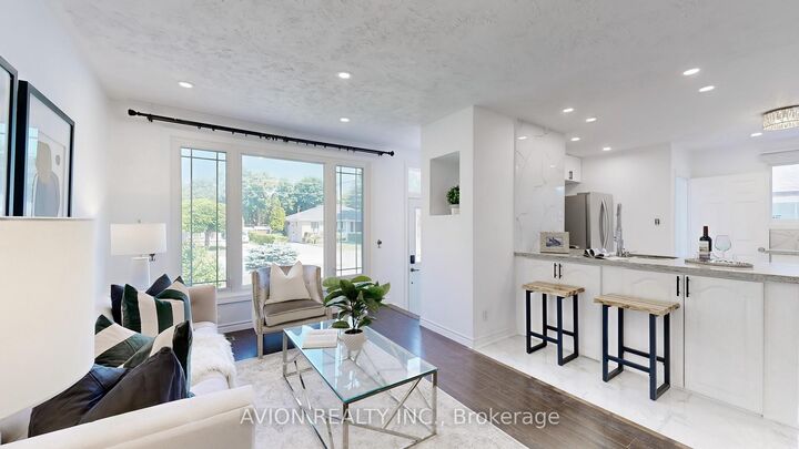Photo de la propriété: 246 Beechy Drive ON L4C 2X7