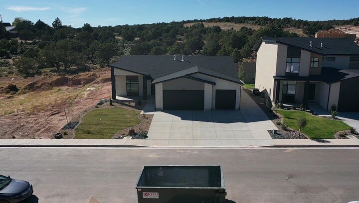 Property Photo: 2548 W Black Sage Dr UT 84720