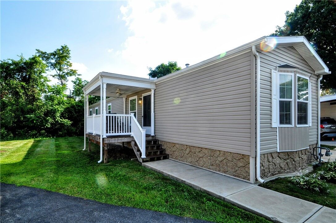 Property Photo: 10 Roundtop Dr PA 15332