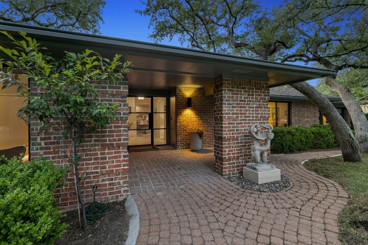 Property Photo: 8714 Ridgehill Drive TX 78759