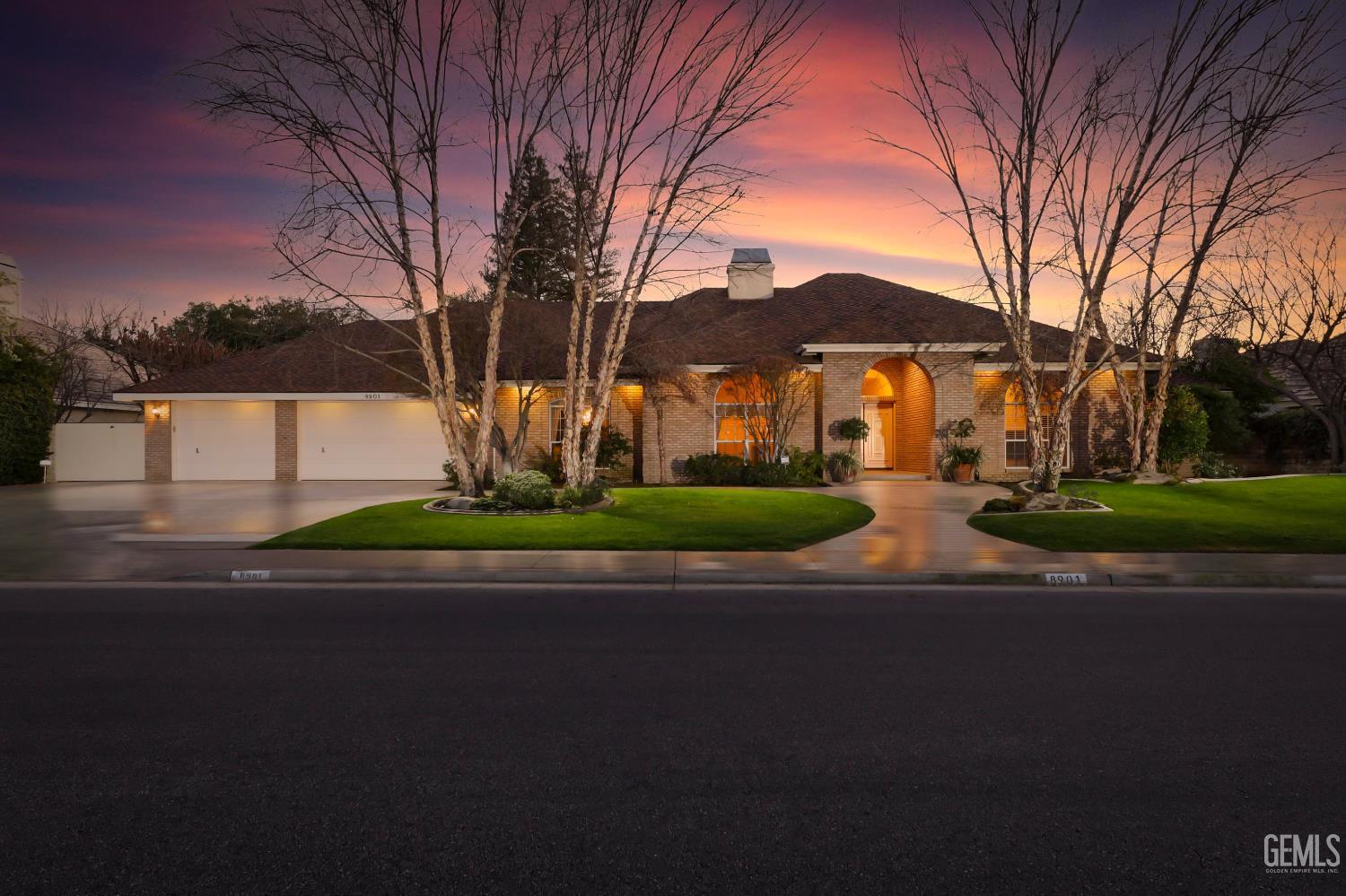 8901 Saint Cloud Lane  Bakersfield CA 93311 photo